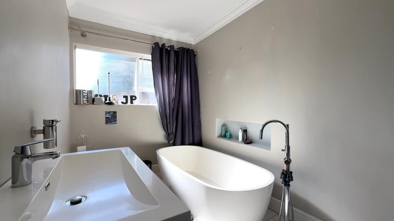 3 Bedroom Property for Sale in Kleinbosch Western Cape